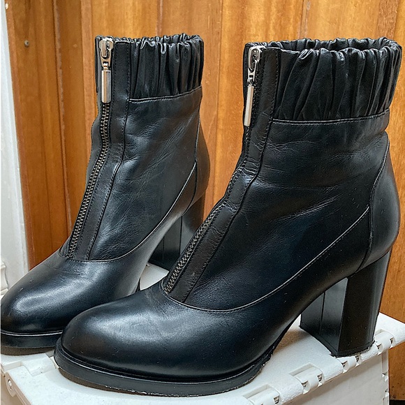 zip front leather ankle boots - Picture 8 of 10